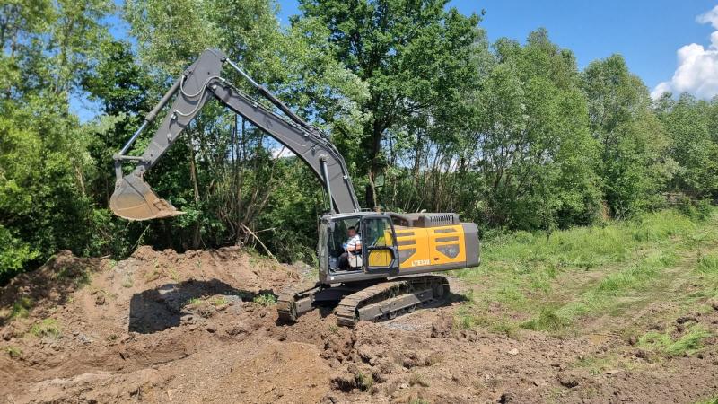 excavator trenching works