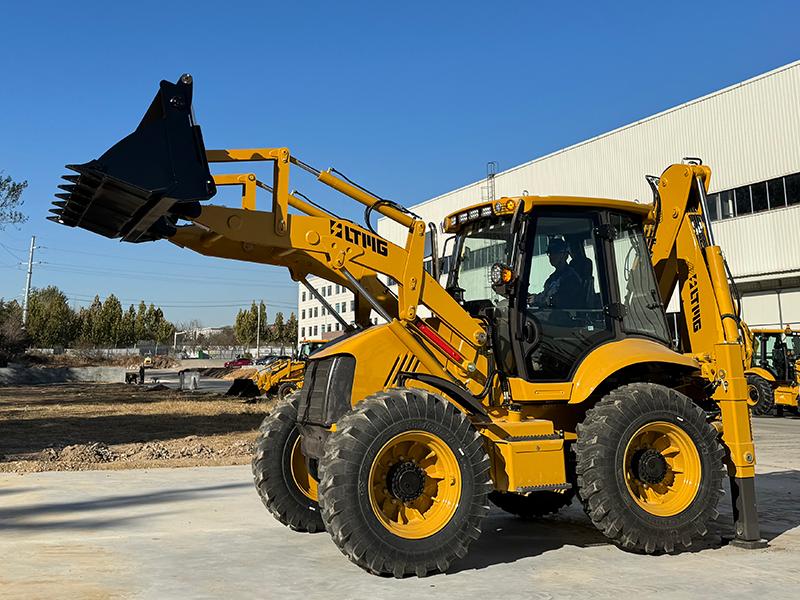 Tindakan Keamanan Yang Harus Diikuti Saat Mengoperasikan Backhoe Loader