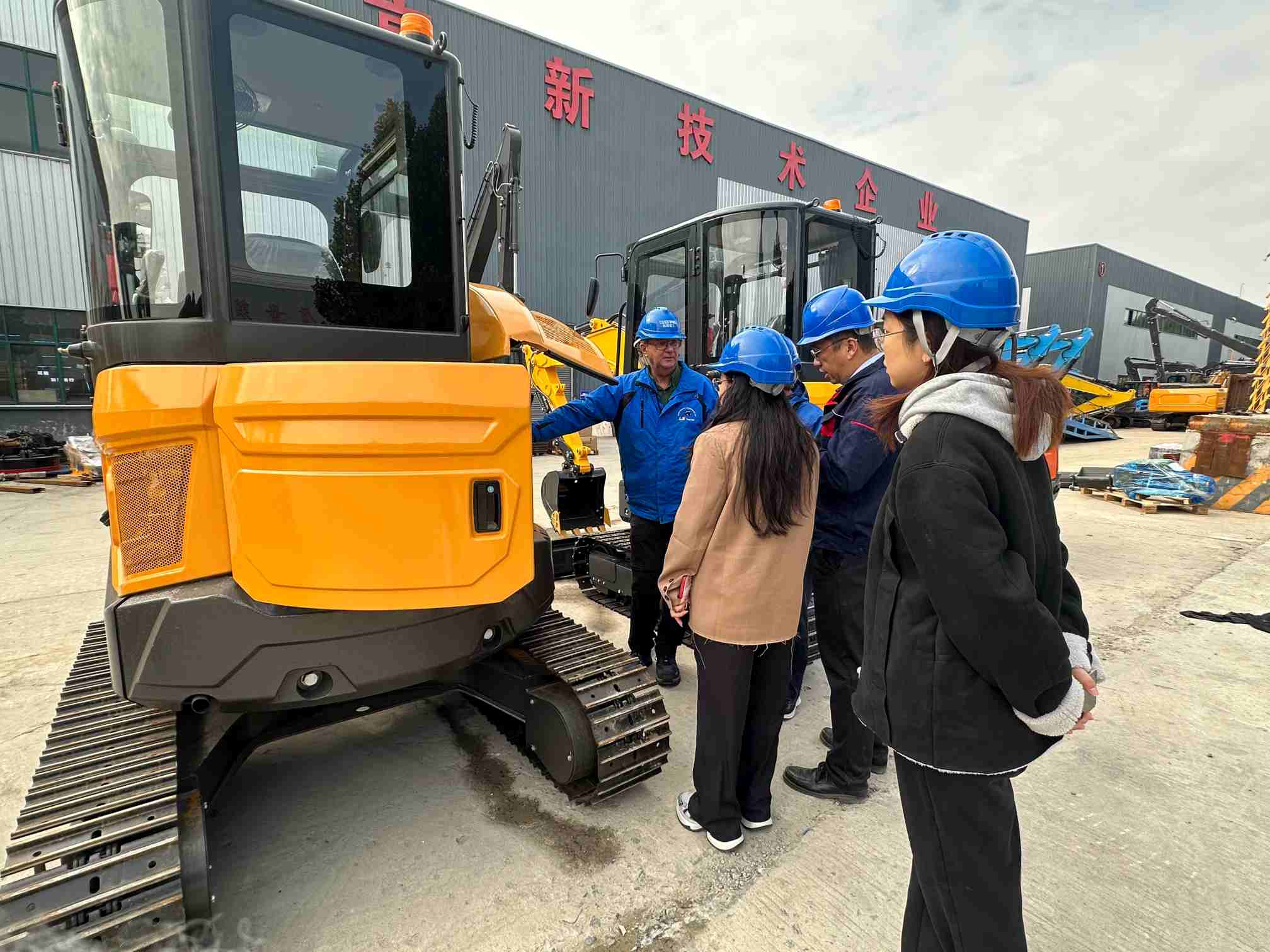 crawler excavator factory price