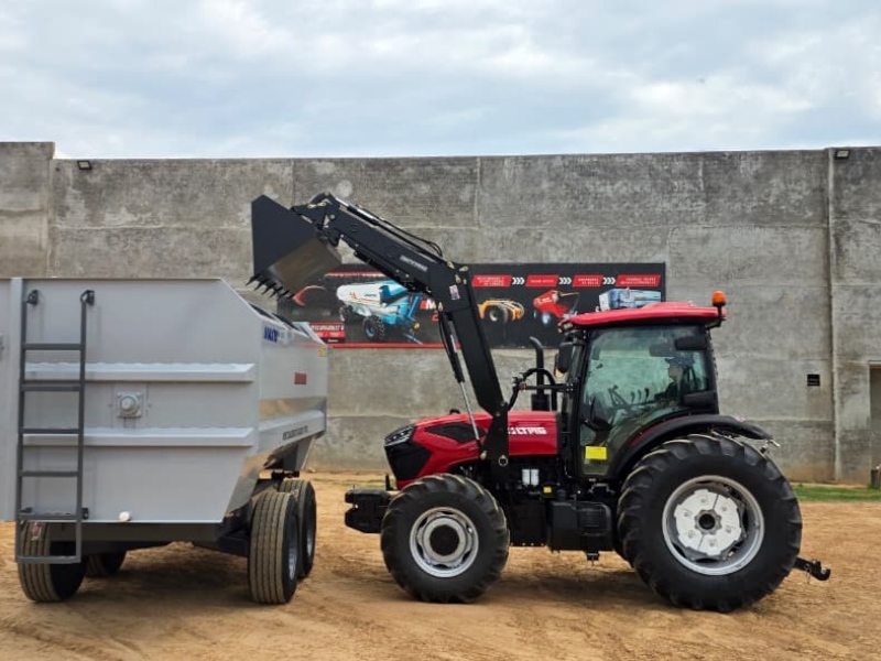 Umpan Balik Pelanggan Bolivia tentang Traktor 140HP Kami dengan Ban Ukuran Besar dan Lampiran Loader Depan