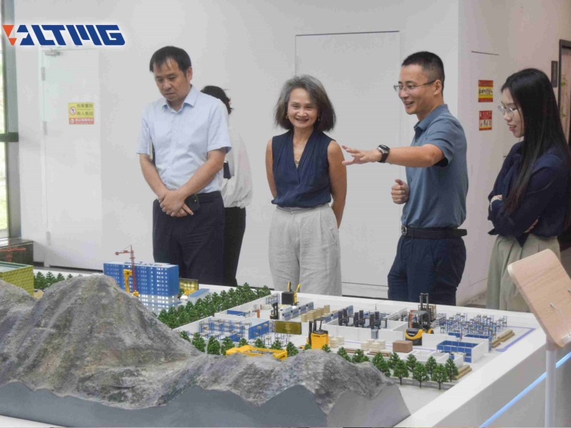 Xiamen Municipal Bureau of Commerce Deputy Director Lin Zhenya Leads Delegation to LTMG Group
